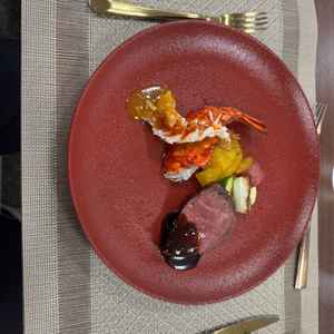 試食した料理。フィレ肉が柔らかくて美味しかった。
