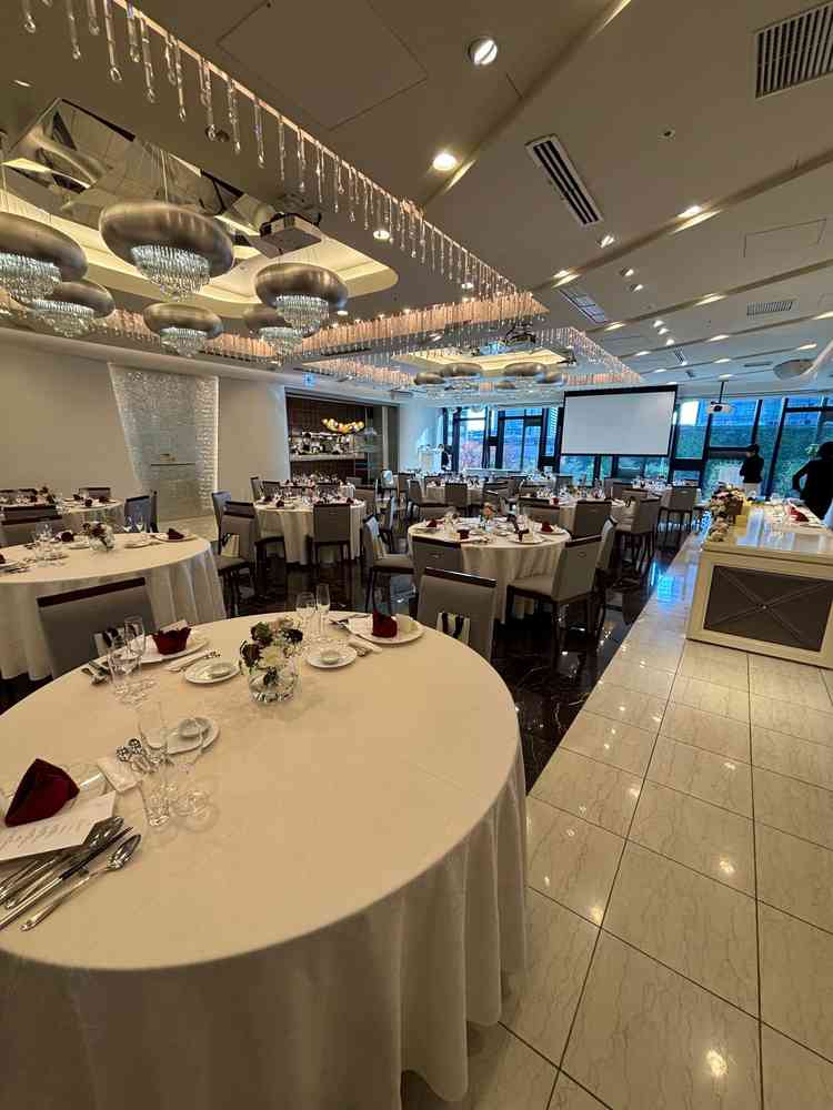 披露宴会場も大きすぎず小さすぎずと言った感じで、とても居心地が良かった。