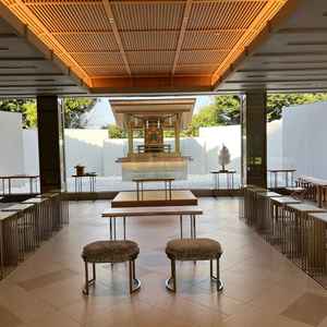 明治記念館内にある、最近完成した新しい挙式会場です。明治神宮と同じ神様が祀られています。