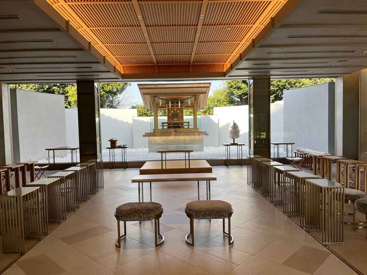 明治記念館内にある、最近完成した新しい挙式会場です。明治神宮と同じ神様が祀られています。