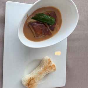 料理　犬を飼っていると伝えたところパンを骨型にしてくださりとてもホスピタリティを感じました。