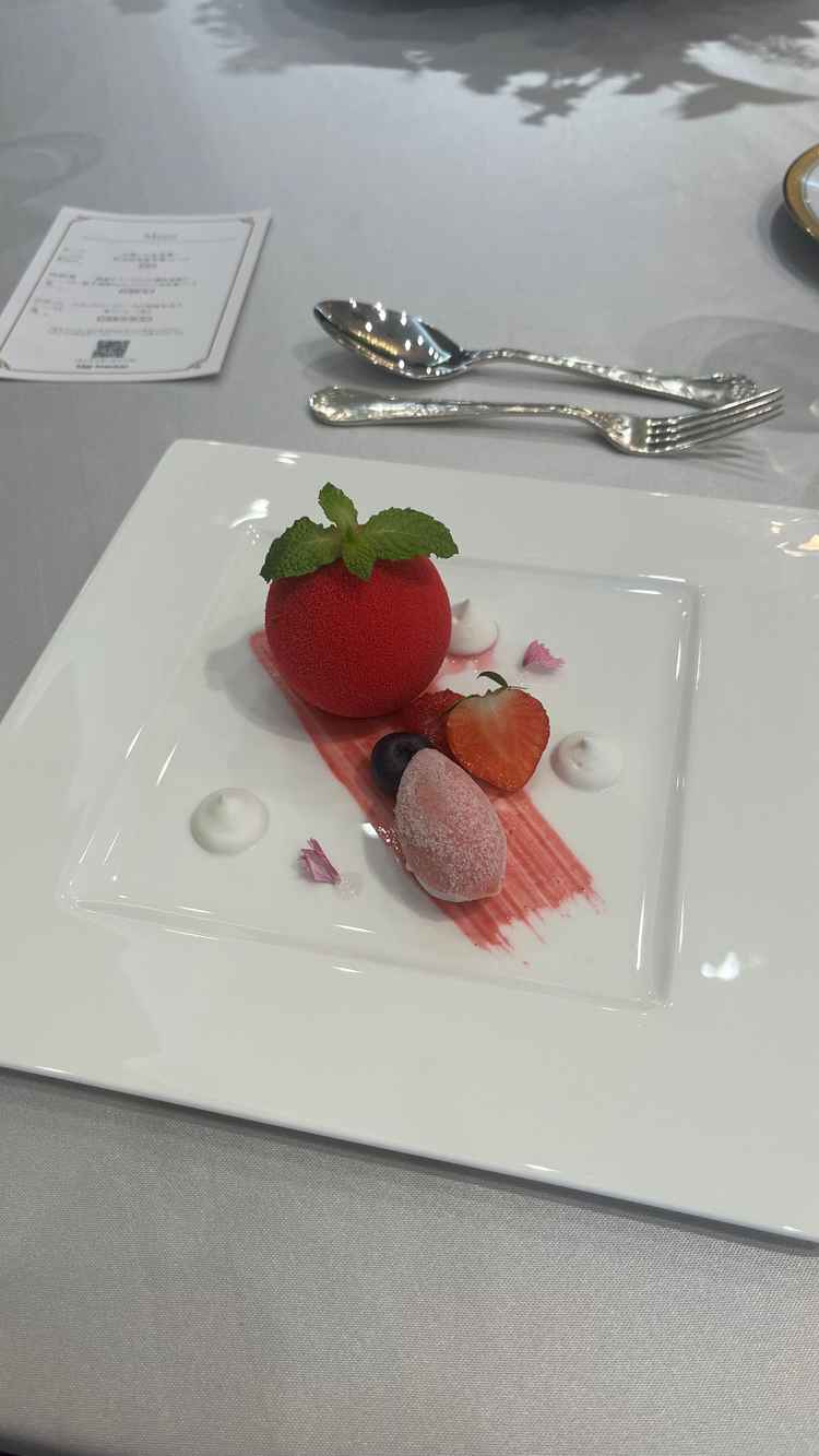 デザートは見た目にも凝っておりとくに感動しました。