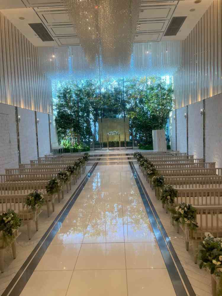 この写真では少し暗く見えますが、実際にはとても明るくてガラス越しに緑がいっぱい見えてとても素敵でした