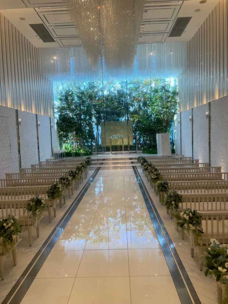 この写真では少し暗く見えますが、実際にはとても明るくてガラス越しに緑がいっぱい見えてとても素敵でした