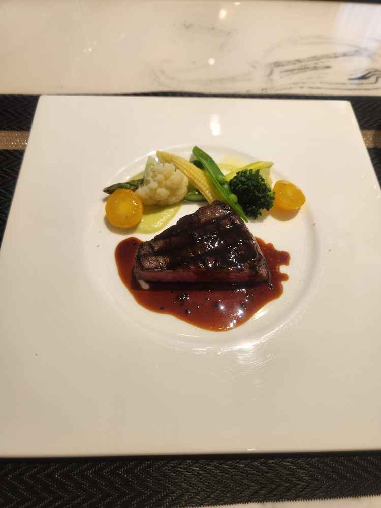 試食会。季節の野菜を使っていて良かった。お肉も美味しかった。