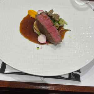 試食会のメイン料理。ソースが和風かデミグラスか選べる
