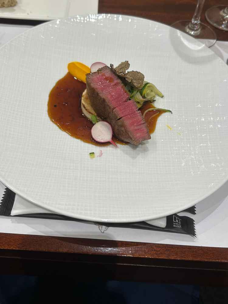 試食会のメイン料理。ソースが和風かデミグラスか選べる