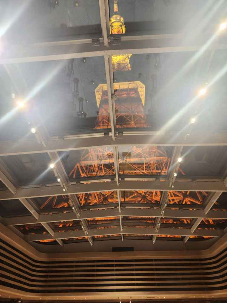 ライトアップされた東京タワーの夜の挙式場