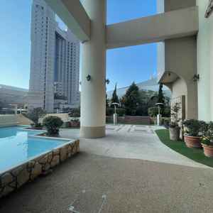 披露宴会場。プールがあり自然も感じられました。