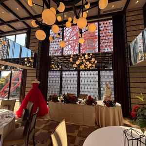 窓から東京タワーが見える披露宴会場