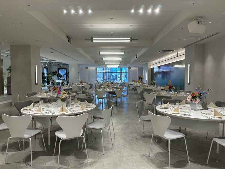 3〜8階が披露宴会場になっており、各雰囲気がかなり異なるため好みの会場を選べるのが良いと思いました。