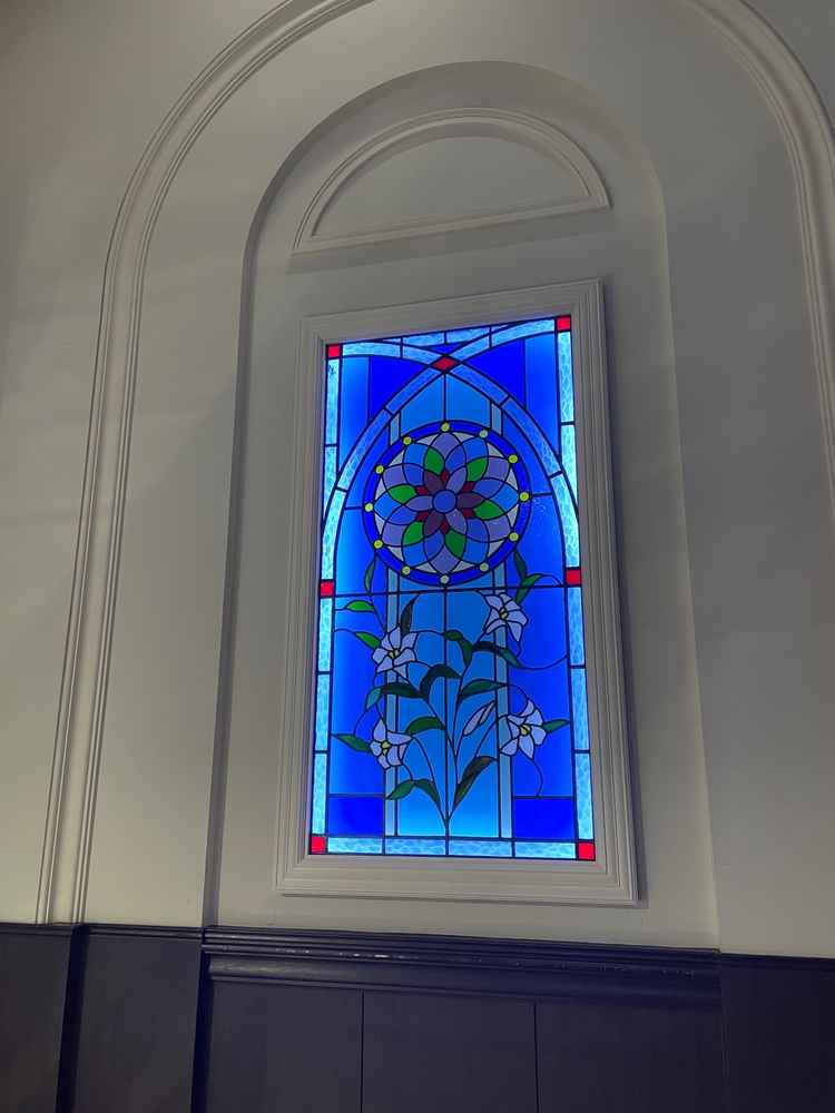 教会のステンドグラスです