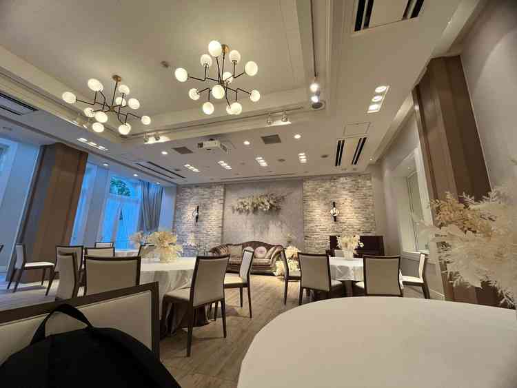 少人数用の披露宴会場は、受付場所としても活用できるそうです。