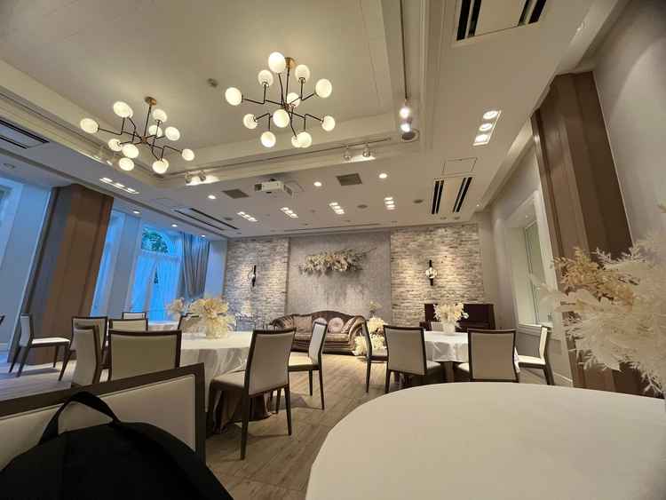 少人数用の披露宴会場は、受付場所としても活用できるそうです。