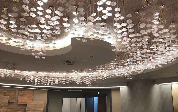 披露宴会場のシャンデリア