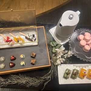 可愛さと美味しさを兼ね揃えたデザート。その場で凍らせるアイスの演出が素敵。