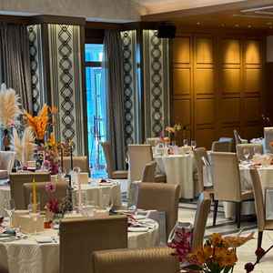 装飾やこだわりの詰まった披露宴会場