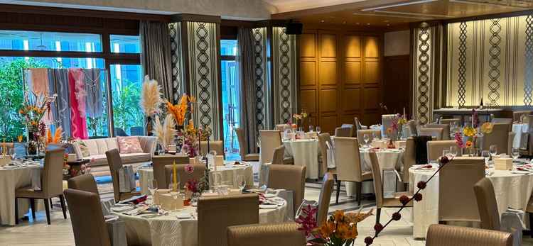 装飾やこだわりの詰まった披露宴会場