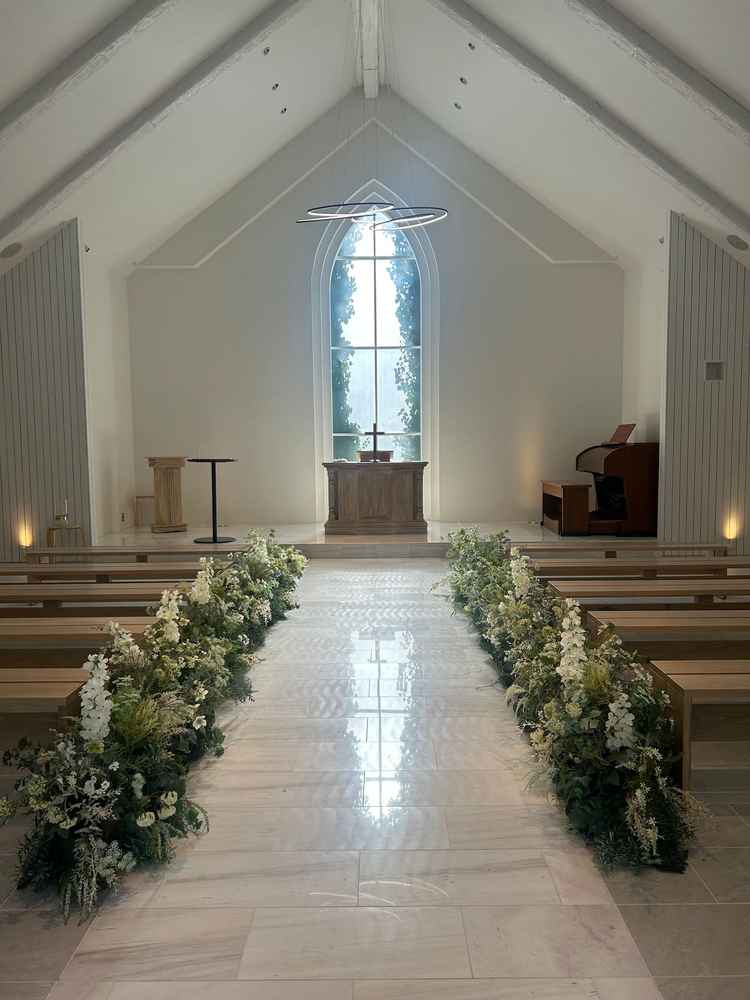 挙式場です。バージンロードが短めでした。