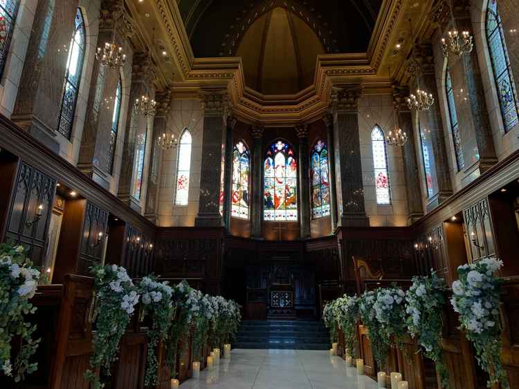 チャペル。ステンドグラスとパイプオルガンはイギリスから輸入されたものらしく、雰囲気がよかった。