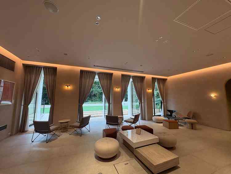 挙式前の待機場所が広いし、デザインも可愛い。