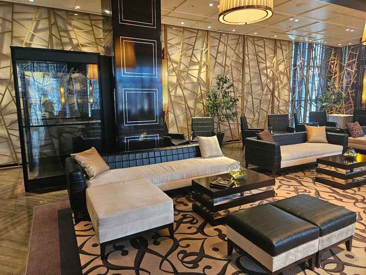 喫煙室もある待合室