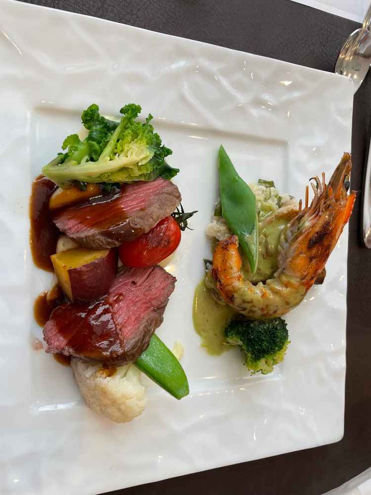 試食した野菜と鮮魚のポワレと、国産牛のグリル。