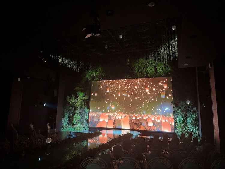 4Kハイビジョンを利用した式場で他には無い演出が作れそうだった。