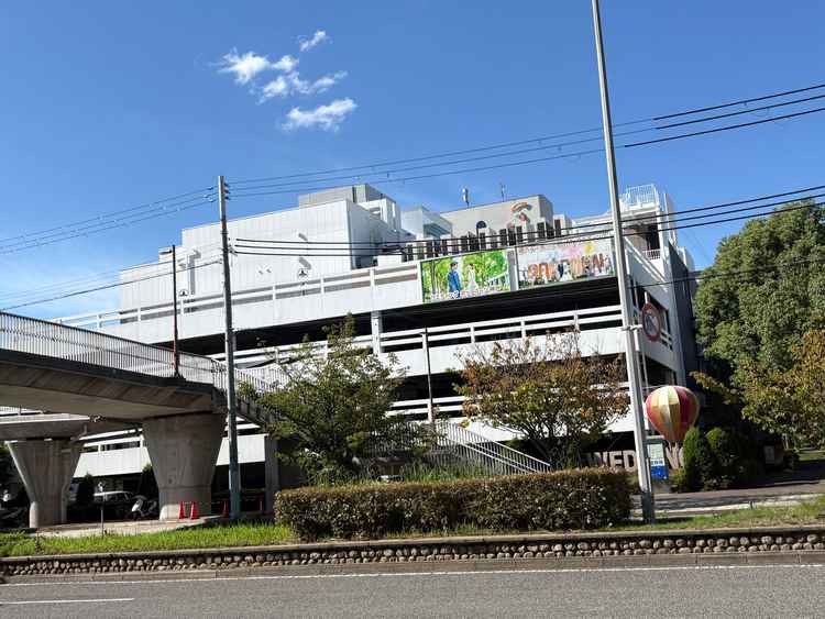 南公園駅からすぐの建物です。立地が良い。