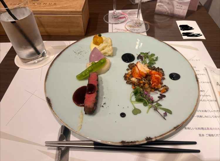 ワンプレートでさまざまな種類の試食が可能でGOOD！