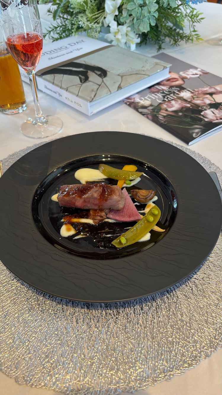 試食②メイン（ステーキ）目の前でソースをかけていただける。