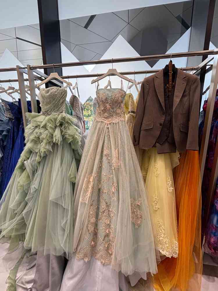 衣装も充実しており、希望のドレスが見つかりそうだと感じた。特にカラードレスが素敵だった