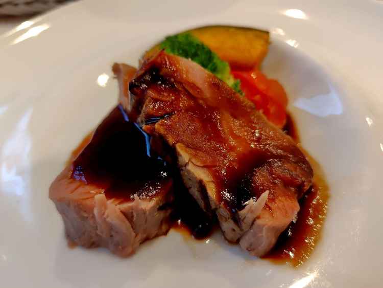 料理の彩りが良く味も美味しかったです。コースをフルオーダーできるのも良い演出ができると思いました。