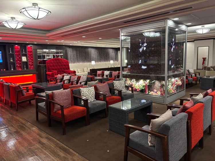 ゲストのウェイティングルームは椅子もたくさんあり、たくさんゲストを招待してても安心だなと感じました。