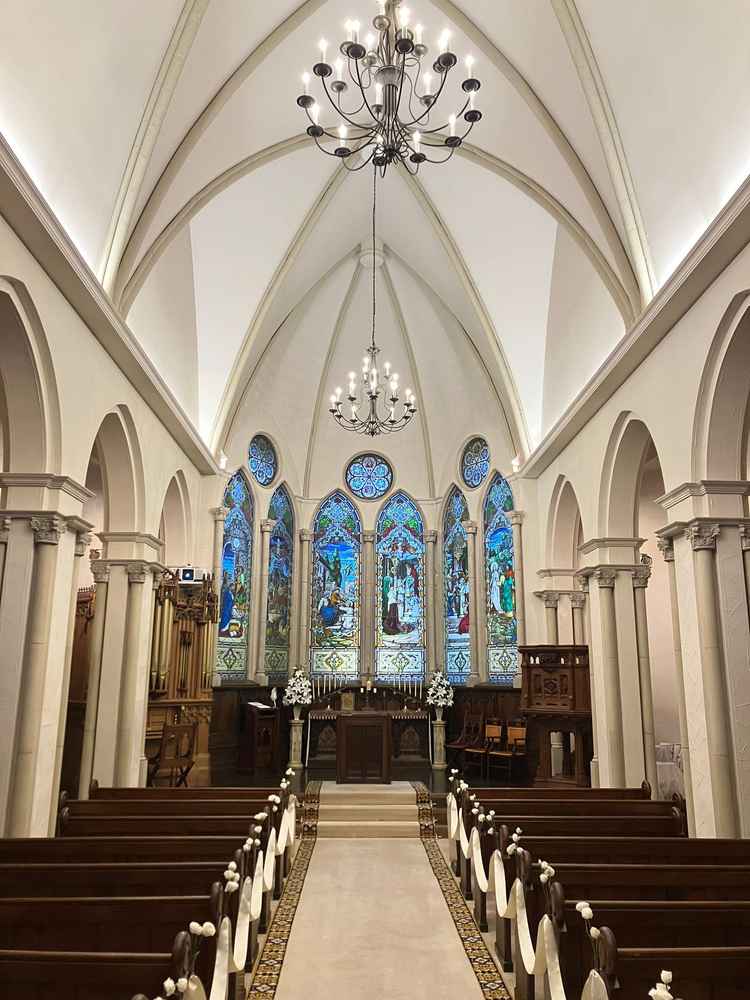 ステンドグラスがイギリスから取り寄せた本物