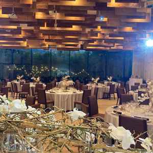 披露宴会場の大きい方を紹介いただいた際の写真