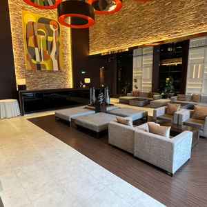 ゲスト控室とウェルカムボードなど持ち込み物を展示が可能な場所で特に天井のライトが素敵でした。