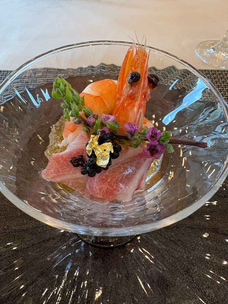 前菜が美しい盛り付けでとても美味しかった。京都の食材を使った京都の会場限定コースが選べるのが魅力的。