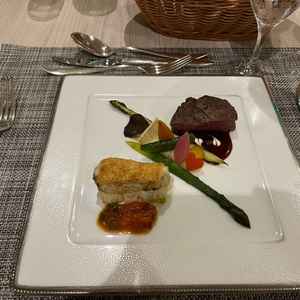 お料理のメインディッシュ。当日のお料理はカスタマイズが可能と聞き、驚きました。試食も美味しかったです