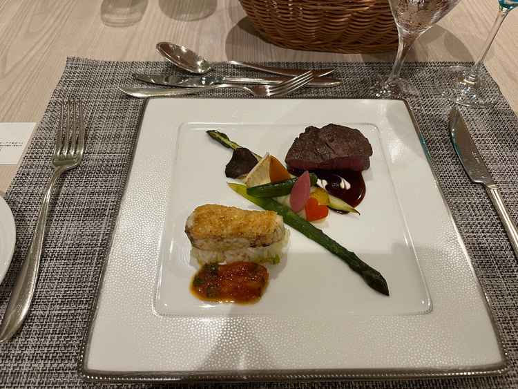 お料理のメインディッシュ。当日のお料理はカスタマイズが可能と聞き、驚きました。試食も美味しかったです