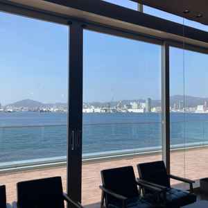 式場を巡る色んなタイミングでこのような景色が目に入るのが神戸らしさを感じれて良かったです！