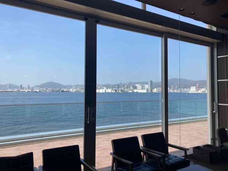 式場を巡る色んなタイミングでこのような景色が目に入るのが神戸らしさを感じれて良かったです！