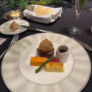 メインのお肉料理です。こちらはワンランクあげた時のお肉料理になります。