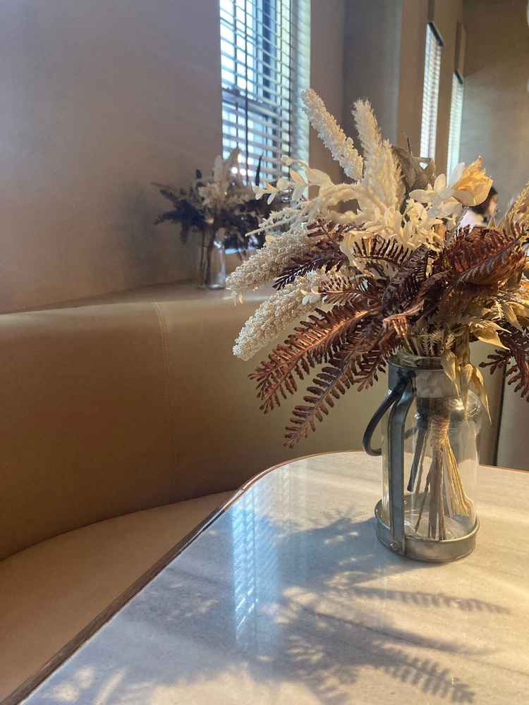 会場内の装花。数千円で貸し出しも可能とのことだった。