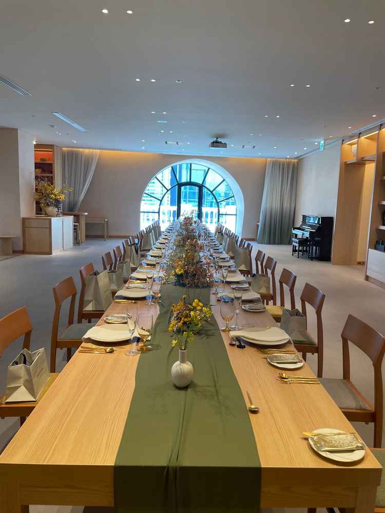 披露宴会場。雰囲気がとても好みだった。貸切感もあり、ゲストがリラックスして過ごせそうだった。