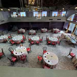 披露宴会場：乃木坂倶楽部 階段上から