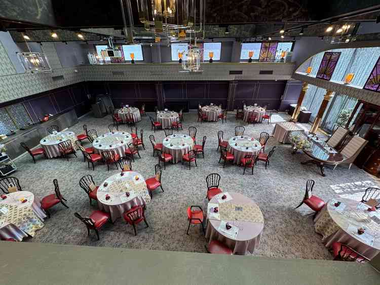 披露宴会場：乃木坂倶楽部 階段上から