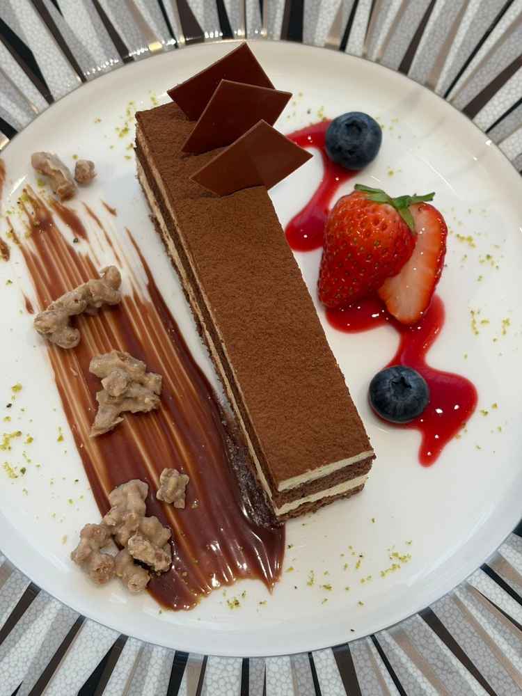 ウェディングケーキやデザートも料理長と相談したうえでメニューを決めることができる点が良かった。