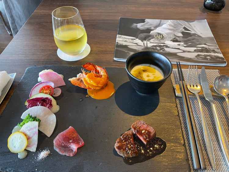 1階レストランにてワンプレート試食。地元三浦や横須賀の食材を使った、質の高いお料理でした。