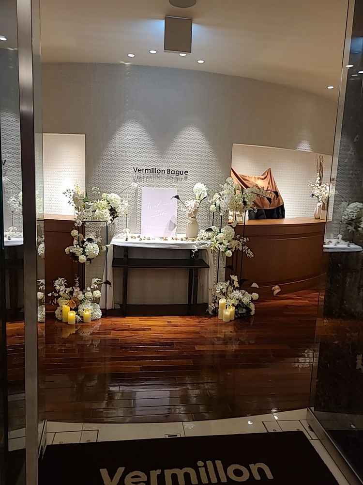 入ってすぐの受付。清潔感があり華やかでした。